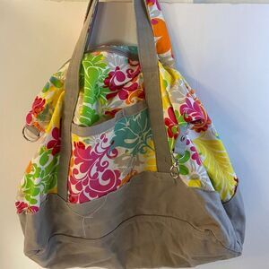 COPY - Thirty one Xl weekender duffle bag flowers 23x21.5” with 7” straps.